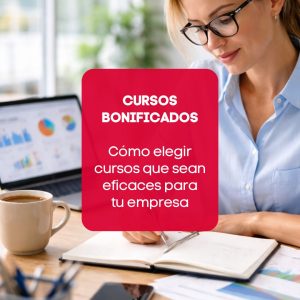 Cómo elegir cursos que sean eficaces para tu empresa. Chica apuntando en un cuaderno un listado de cursos.